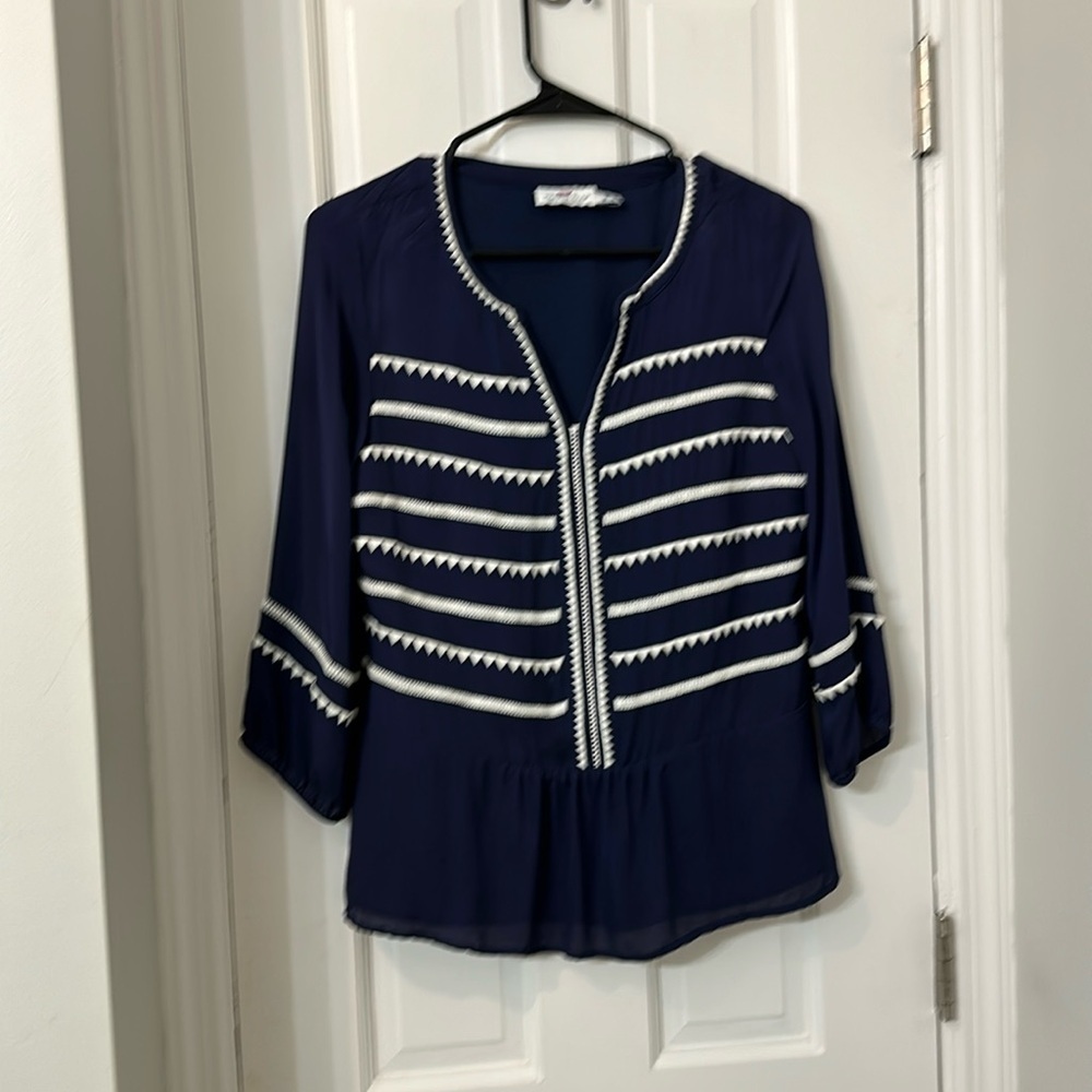 Vinyard Vibes Navy silk blouse size  XS (0) freshly cleaned worn 4-5 times